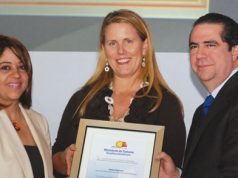 Ministro de Turismo reconoce a Kelly Robinson Postflash-Mitur-Kelly-Robinson