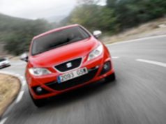 Avelino Abreu inaugura salón de ventas de SEAT sc-avelino