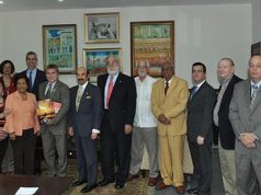 Embajador de los Estados Unidos, James W. Brewster, realiza visita de cortesía al Colegio Domínico Americano