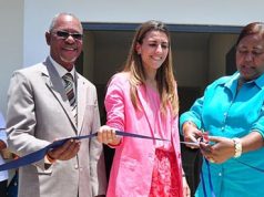 Grupo Piñero, rehabilita Centro Comunitario y construye parque infantil en el Batey del Soco a través de “Manos de Playa Nueva Romana”