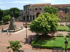 Clúster Turístico de Santo Domingo y Gray Line firman acuerdo de promoción de la Ciudad Colonial