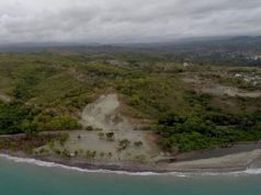 Señalan que luego de acabar con los ríos, dueño de grancera está acabando con la playa en Gaspar Hernández