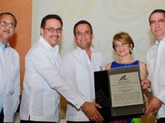 Asonahores entrega reconocimiento en la XXVIII Expo Comercial a Codelpa y exdirector de Cestur