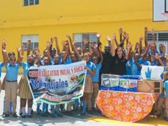 Hospiten Bávaro hace donaciones a niños de la escuela Los Manantiales en Verón