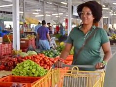 La Chefa Gómez promueve gastronomía local con tour al Merca Santo Domingo