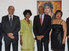 Elsa Núñez recibe Premio Nacional de Artes Plásticas 2014