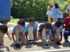 Realizan entrega de calzados a niños de Jarabacoa