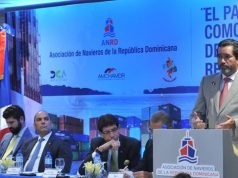 Navieros realizan conversatorio “El país como centro de distribución personal”.