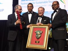 Frank Rainieri recibe el premio Global Legends of the Caribbean Awardees