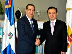 Ministro recibe visita de embajador chino Zhang Run