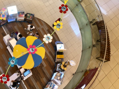 Una chichigua conformada por más de 10 mil flores en un inmenso Jardín para Mamá