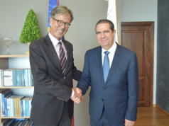 Ministro de Turismo recibe visita de cortesía del embajador alemán en el país Volker Pellet