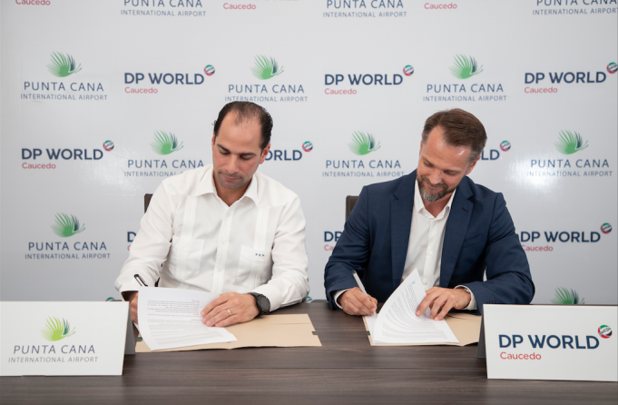 Aeropuerto PUJ y DP World Caucedo firman acuerdo de colaboración