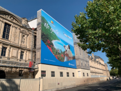 RD se promociona en fachada Museo del Louvre, París, Francia RD se promociona en fachada Museo del Louvre, París, Francia