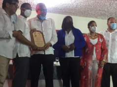 Reconocen al profesor Luis Simó en Miches Reconocen al profesor Luis Simó en Miches