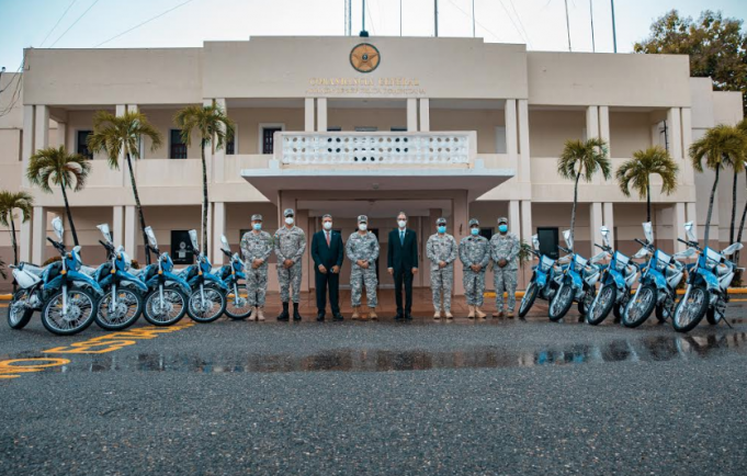 Banco Popular realiza donación de motocicletas a la Armada Dominicana