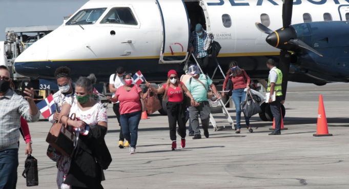 135 vuelos arribaron este fin de semana por los aeropuertos de Santiago y Punta Cana