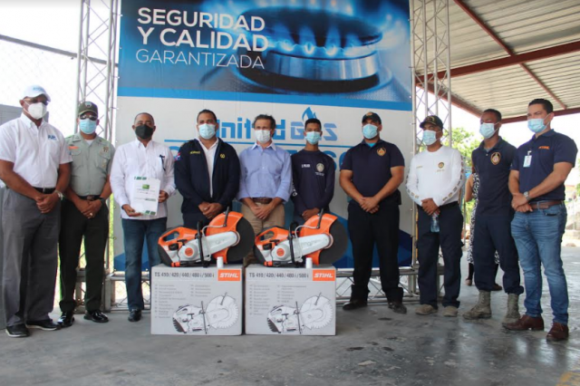 United Gas dona equipos de salvamentos al Cuerpo de Bomberos de la Zona turística en Punta Cana- Verón-Bávaro
