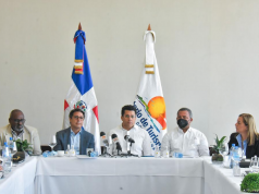 Gabinete Turismo logra acuerdo entre taxistas y Uber que operan en destinos turísticos Gabinete Turismo logra acuerdo entre taxistas y Uber que operan en destinos turísticos