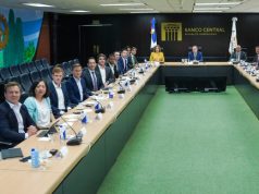 Valdez Albizu se reúne con inversionistas internacionales interesados en el desempeño de la economía dominicana