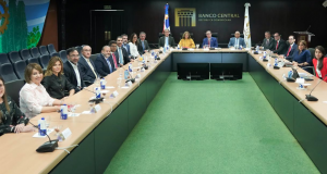 Valdez Albizu se reunió con el CONEP para evaluar las perspectivas actuales y futuras de la economía dominicana