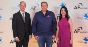 Autoridades y líderes del sector dan apertura al cóctel inaugural del 7mo. Congreso Internacional de Turismo de Salud