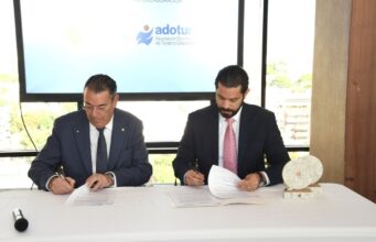 Clúster Turístico de Santo Domingo presenta avances del 2025 durante su tradicional desayuno navideño en el recién inaugurado Hotel Mauad.