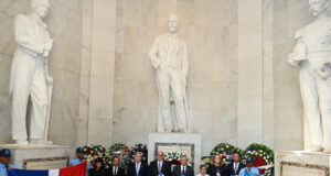 Banreservas deposita ofrenda floral en el Altar de la Patria por el 182 aniversario de la Independencia Nacional
